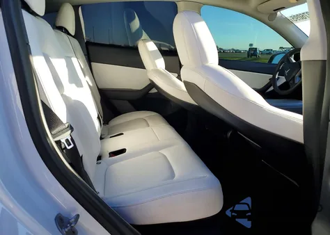 2022 Tesla Model Y z USA, uszkodzony, nr VIN 7SAYGDEE3NF346582